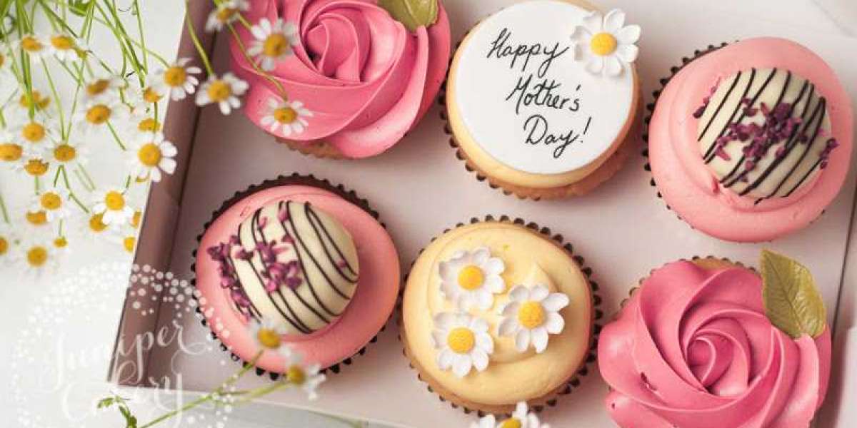 Extraordinary Moms Day Cake Buy Online