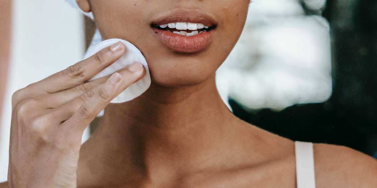 What to Look for in Skincare Products for Sensitive Skin